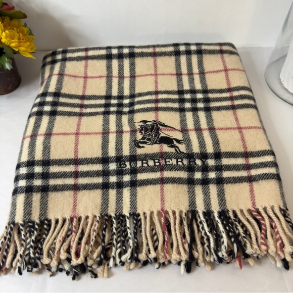 ‼️SOLD‼️Burberry Scarf/Shawl Vintage Classic Check Wool Light Beige color - Picture 3 of 7